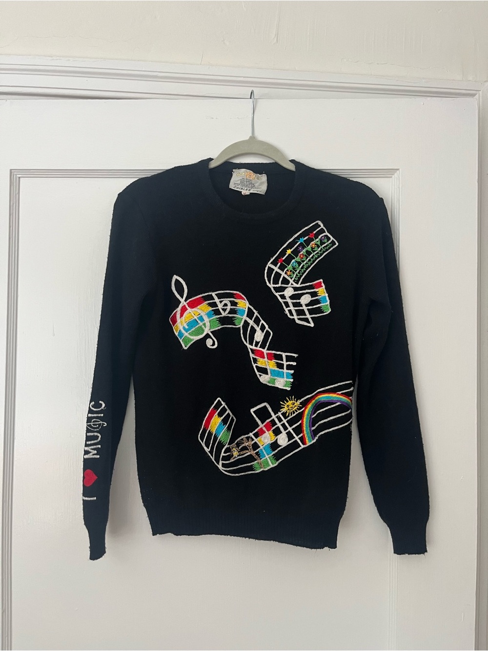 Vintage ugly music rainbow sweater! 🖤🎶🌈